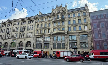 В Петербурге локализовали пожар в доме на Невском проспекте