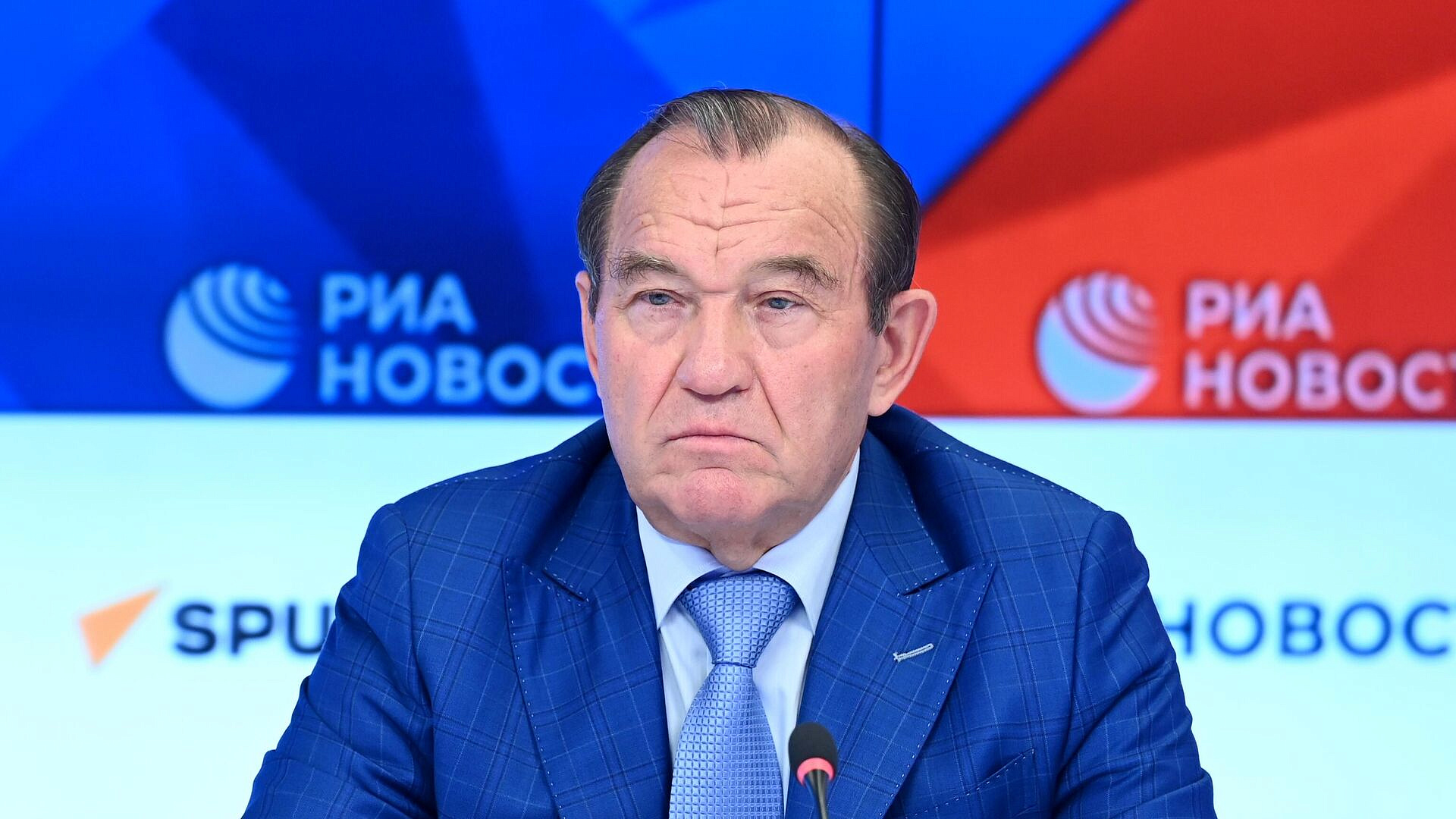 Более 1,3 тысячи улиц обновили за два года в Москве, сообщил Бирюков