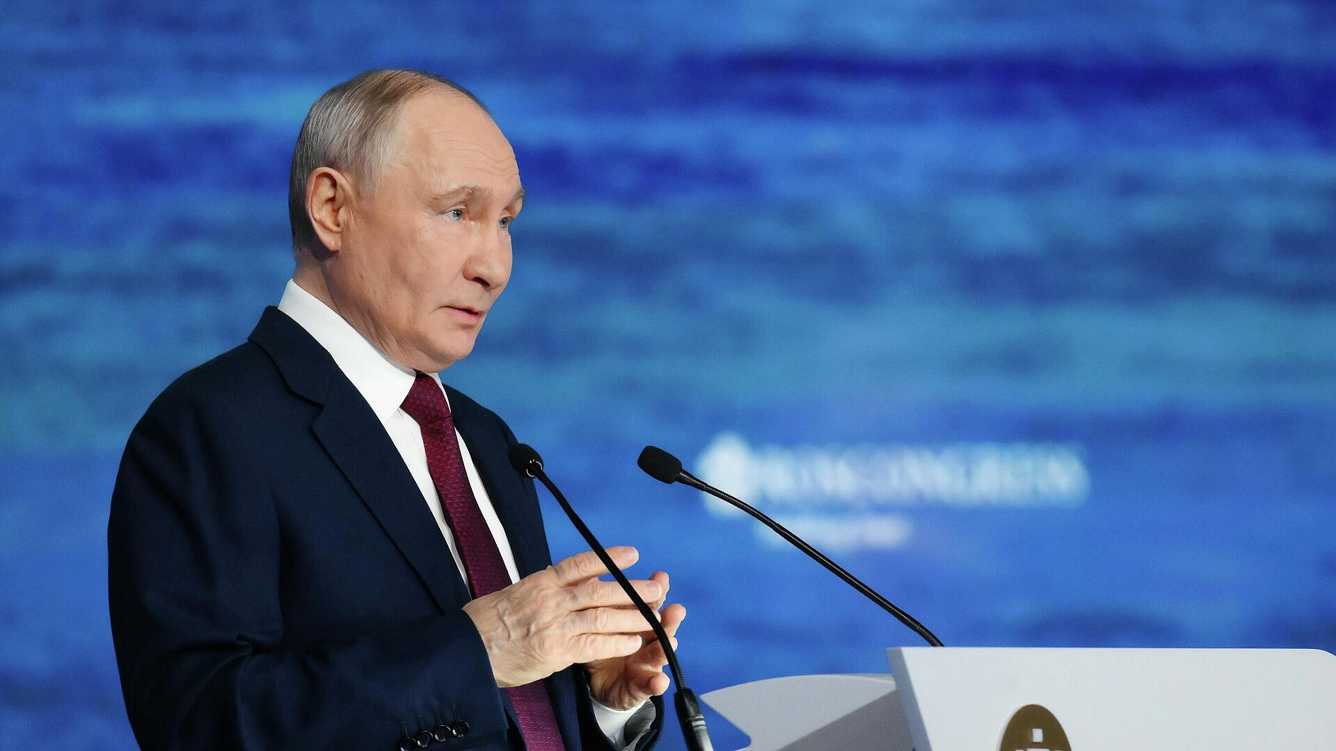 Путин поручил правительству подготовить стратегии развития ИИ