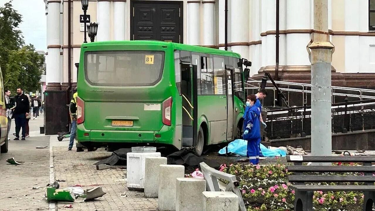 В ДТП в Екатеринбурге погибли трое взрослых и ребенок