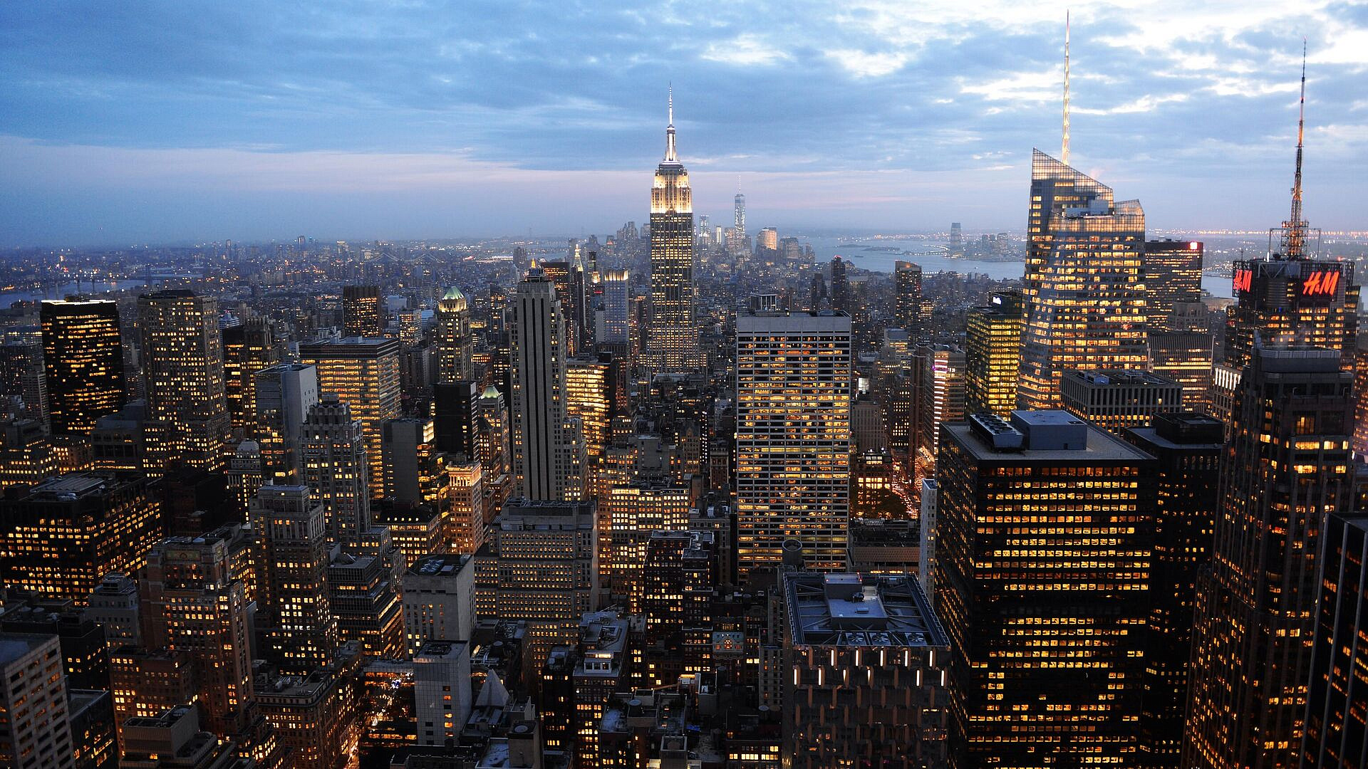 В Нью-Йорке десятки тысяч человек вышли на митинг против Трампа