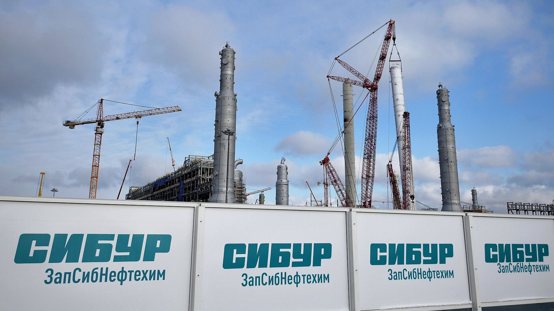 Почти 30 процентов сотрудников "Сибура" — женщины, сообщили в компании Почти 30 процентов сотрудников "Сибура" — женщины, сообщили в компании