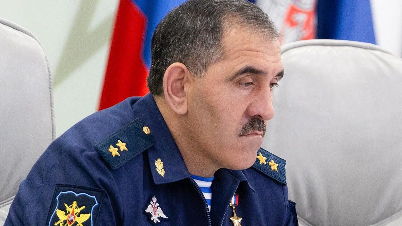 Евкуров исполнил мечту мальчика из Москвы побывать в суворовском училище