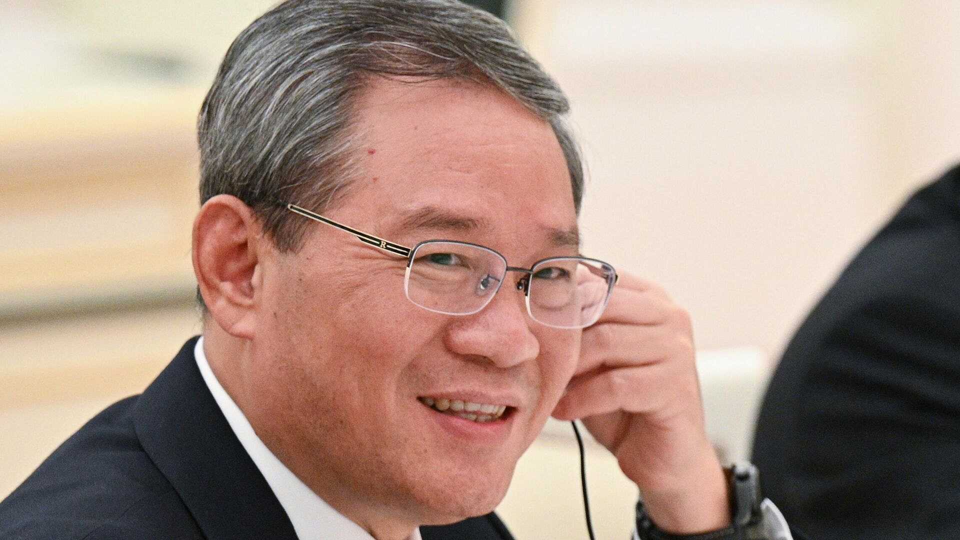 Премьер КНР заявил о готовности укреплять сотрудничество в энергетике с ОАЭ