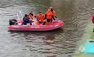 Компания рассказала о водителе автобуса, упавшего с моста в Петербурге