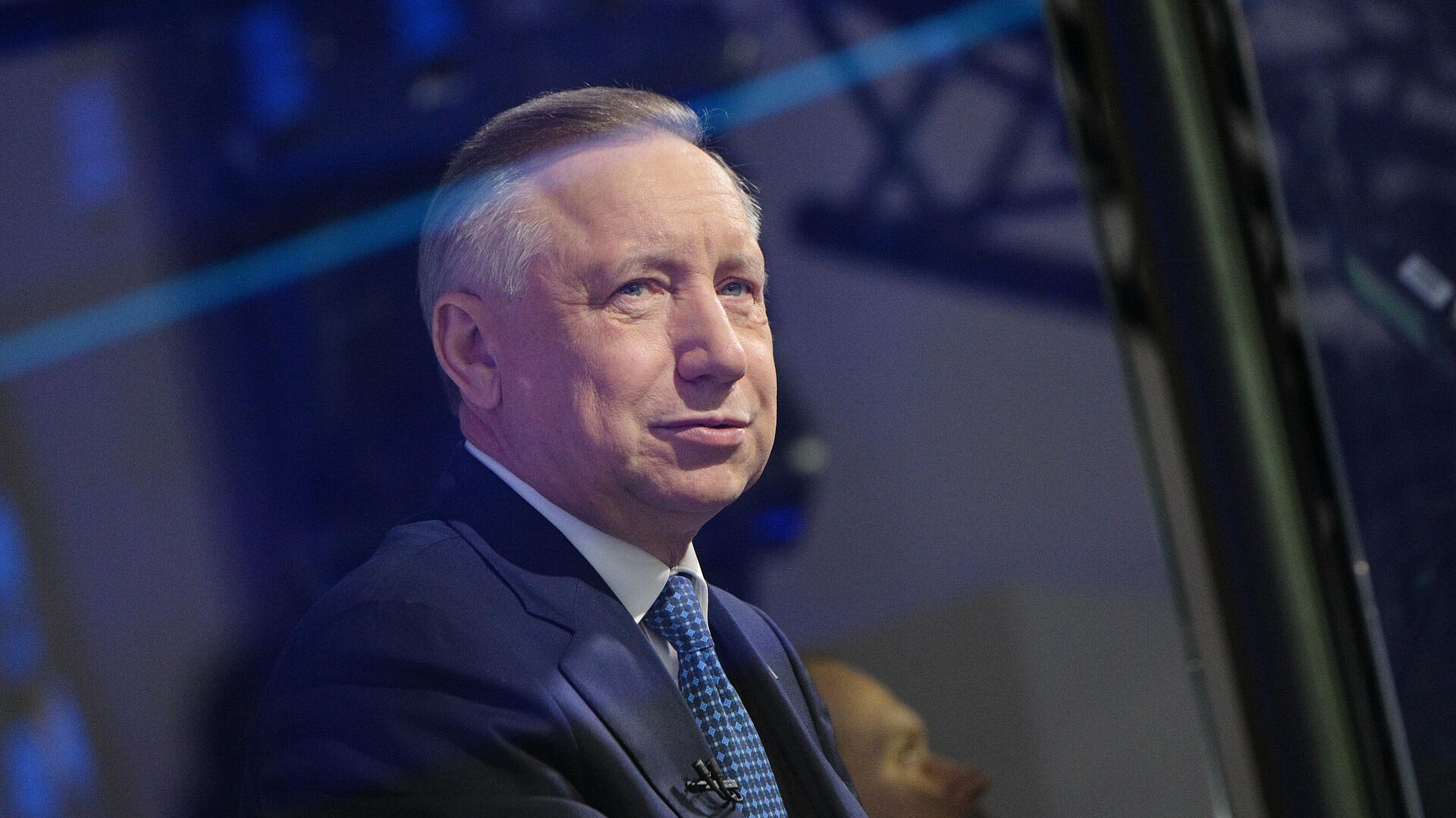 Беглов заявил, что находится на связи с военным командованием