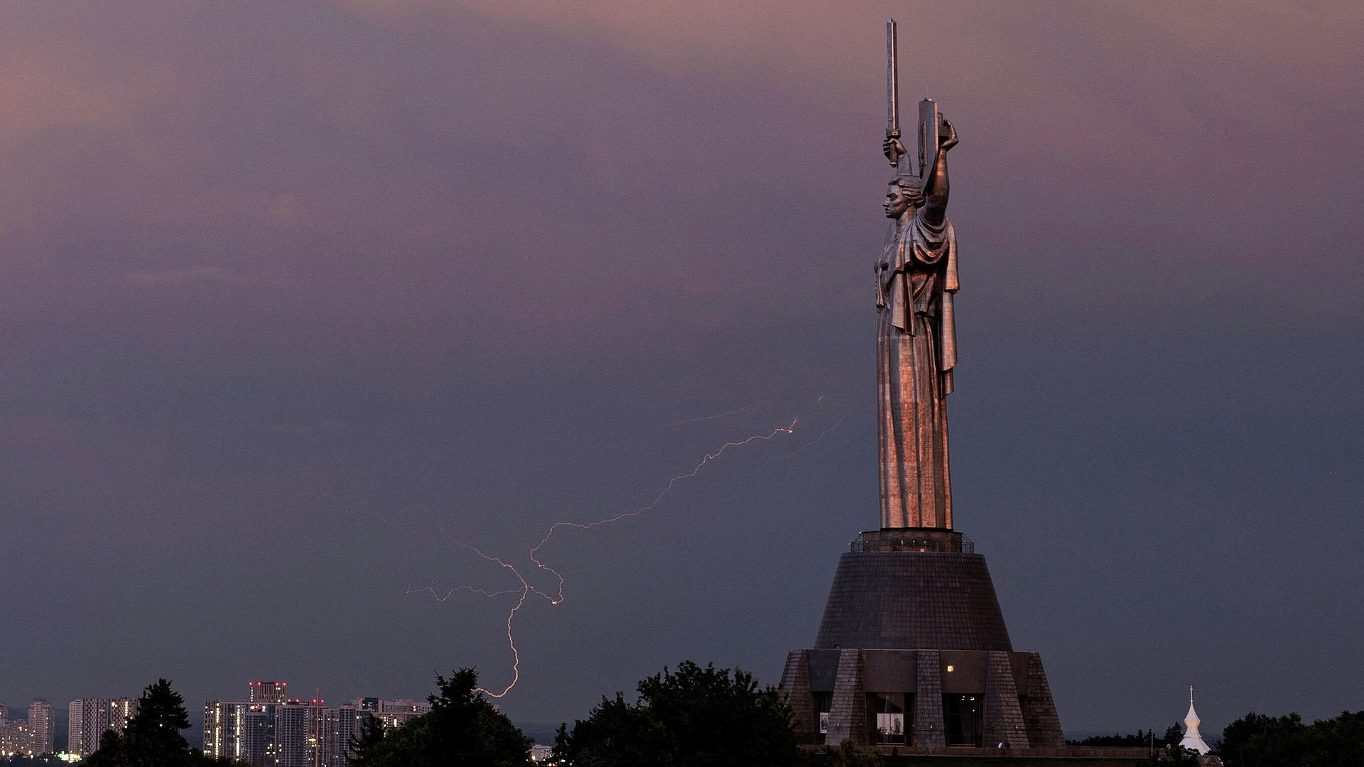 "Украинцы страдают": дипломат поразился тому, с чем столкнулись в Киеве