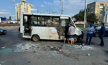 В ДТП с маршруткой в Саратове пострадал ребенок
