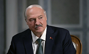 Лукашенко пошутил, вручая Мантурову оржен Дружбы Народов