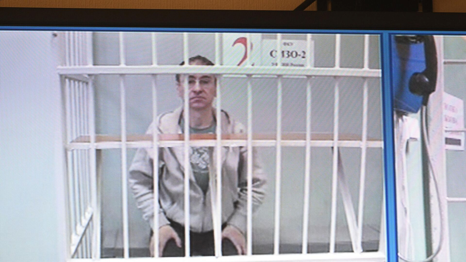 Суд смягчил меру пресечения журналисту "Новой газеты" Ролдугину