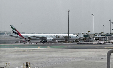 Полеты в аэропорт Дубая и из него восстанавливают после пожара