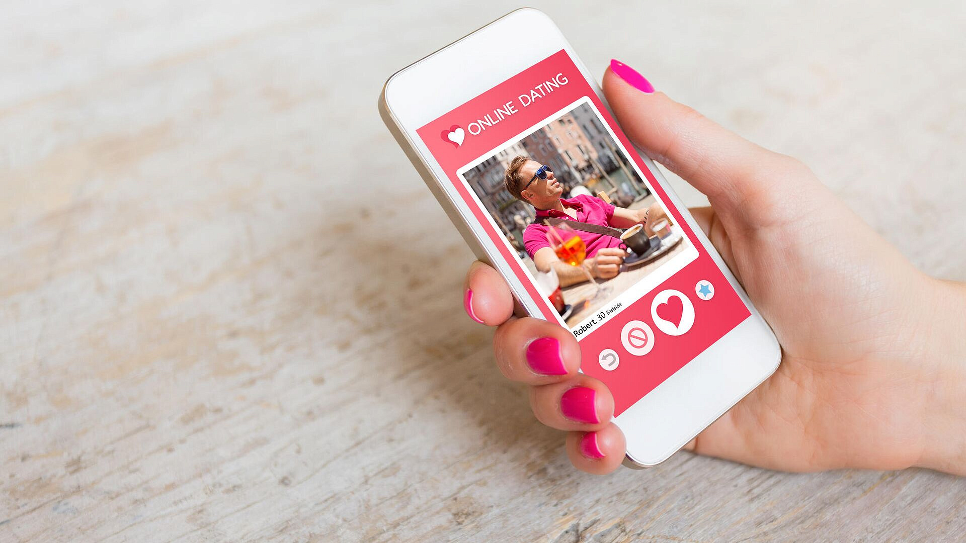 В Госдуме предложили включить приложения для знакомств в "белые списки"