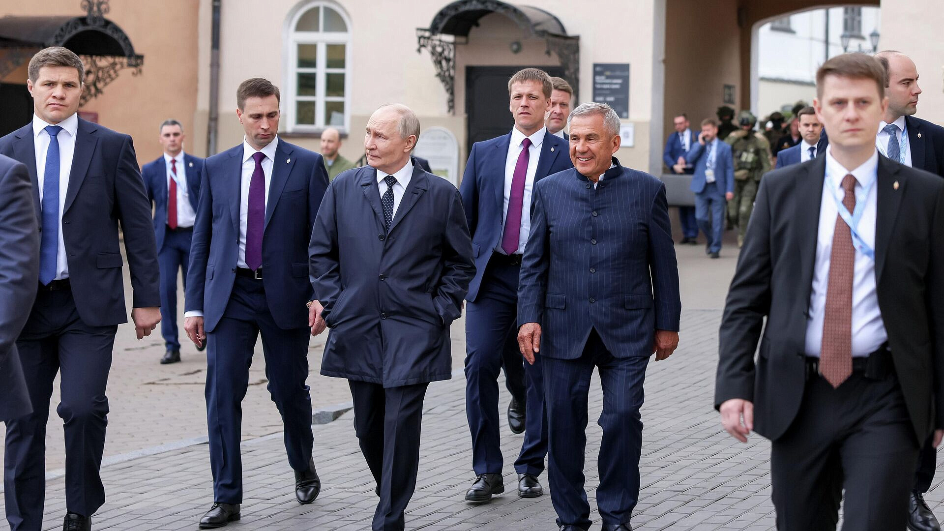 Путин назвал Казань современным мегаполисом