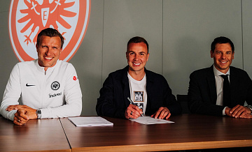 Гетце продлил контракт с "Айнтрахтом" 