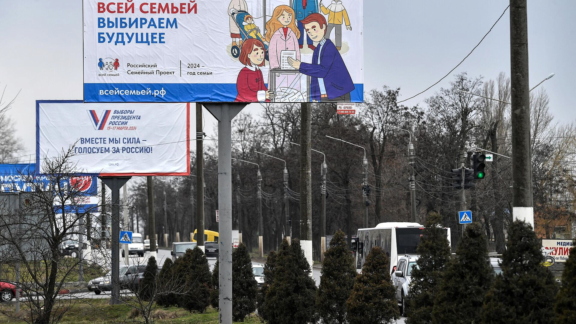 В Мелитополе избирательные участки открылись под гимн России