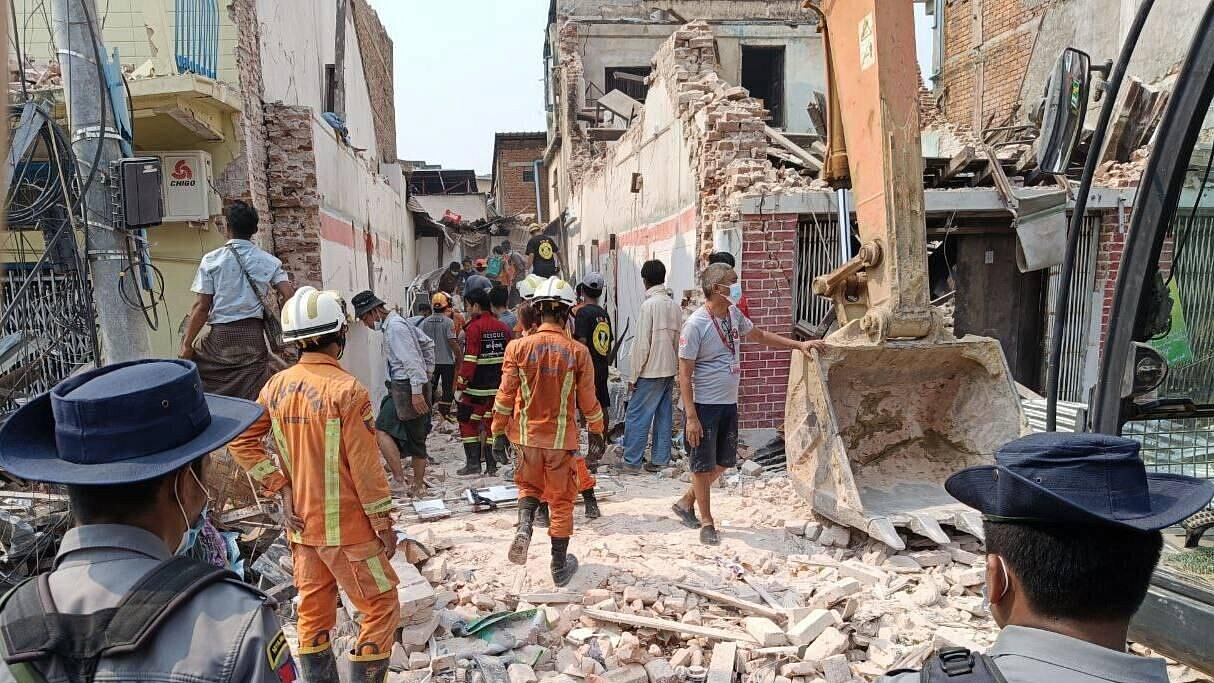 Белоруссия отправит в Мьянму вторую группу спасателей