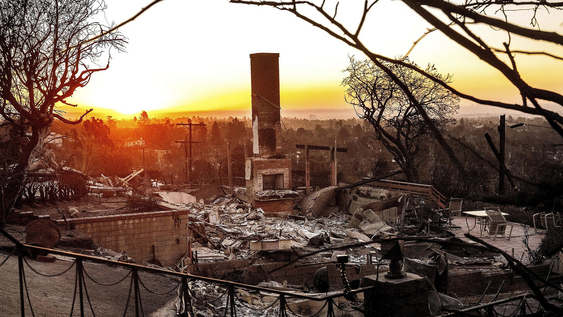 Житель Лос-Анджелеса: люди не верили, что пожары выйдут из-под контроля