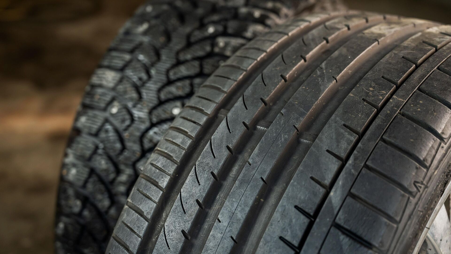 Эксперт рассказал, кому стоит поторопиться с заменой автошин на зимние