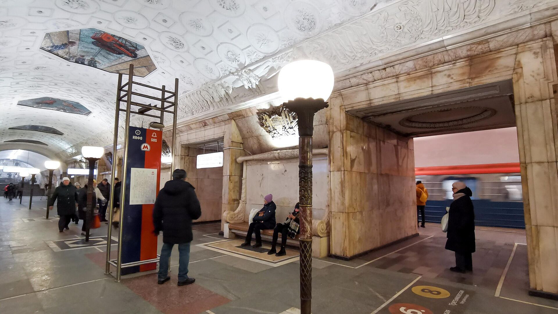 На зеленой ветке московского метро восстановили движение поездов