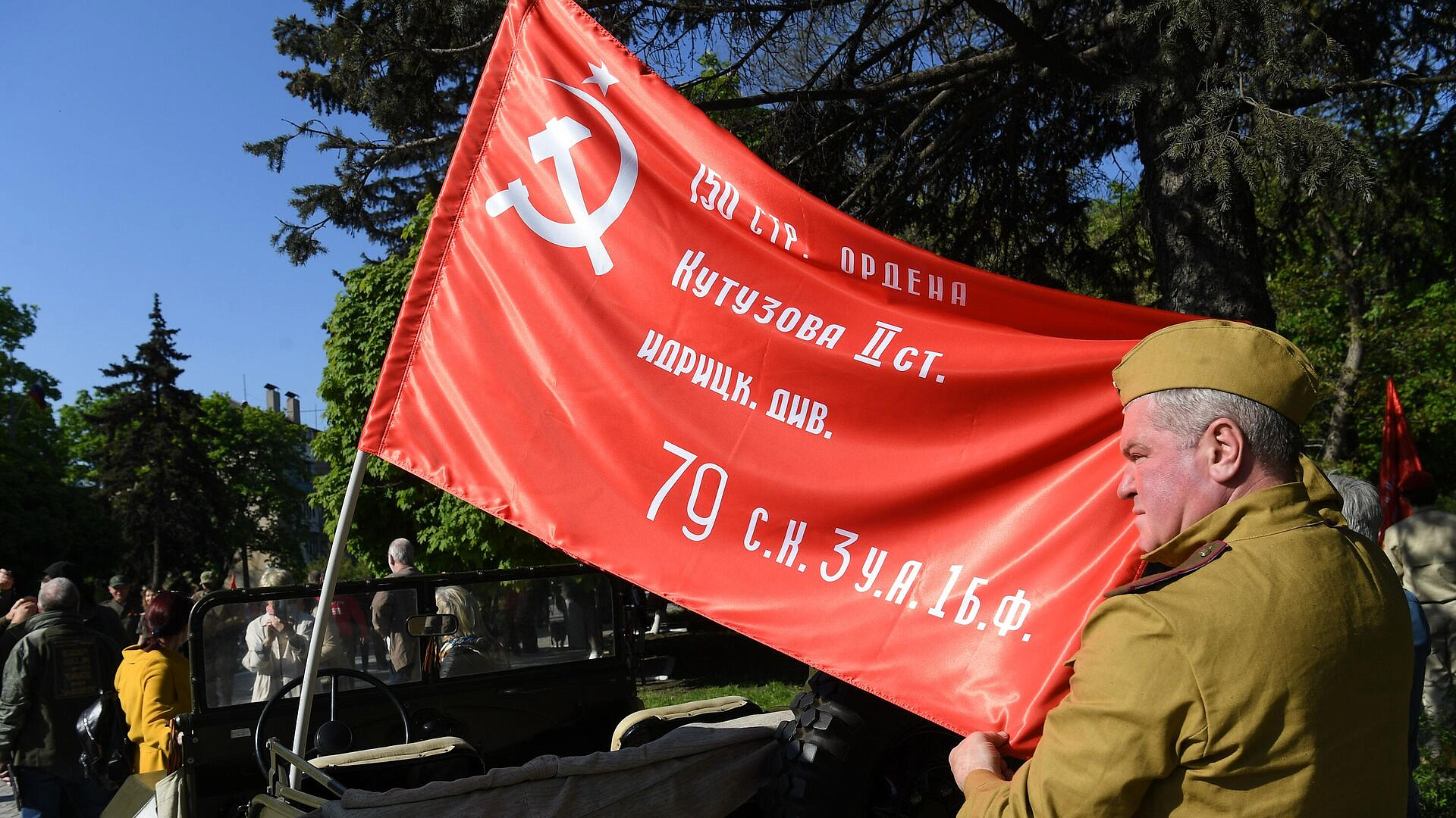 В ДНР ко Дню Победы восстановили Аллею Славы