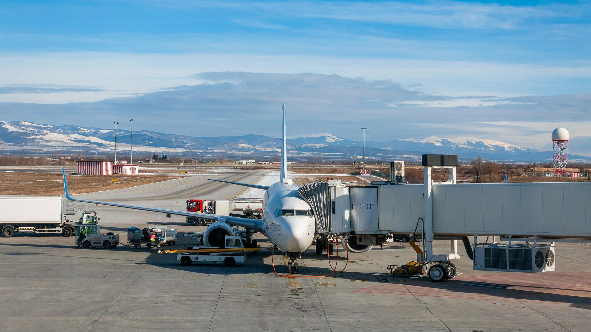 СМИ: аэропорт Софии прерывал работу после обнаружения дрона над ним