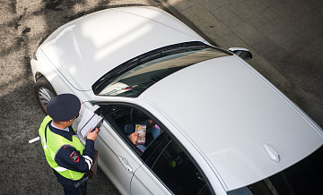В Петербурге сотрудники ГИБДД изъяли 400 литров спиртосодержащей жидкости