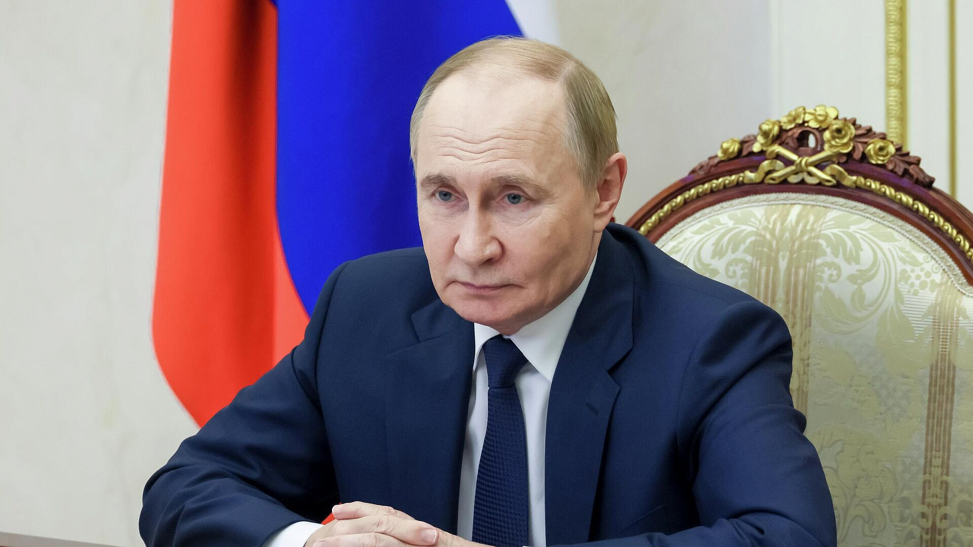 Путин поручил обеспечить ВС России оборудованием для консервирования еды