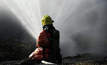 Площадь пожара в театре в Хабаровске выросла до четырех тысяч "квадратов"