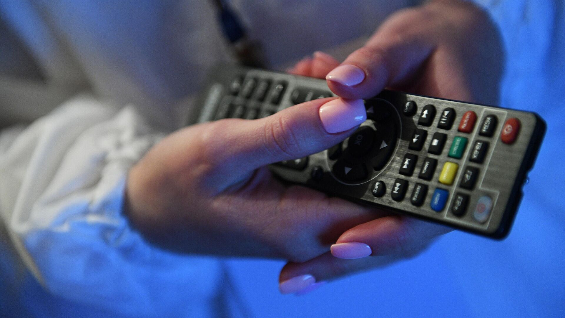 Невролог рассказала, как сон под телевизор влияет на развитие инсульта