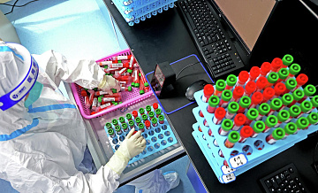 Китайские ученые нашли способ лечения болезни Альцгеймера, пишут СМИ