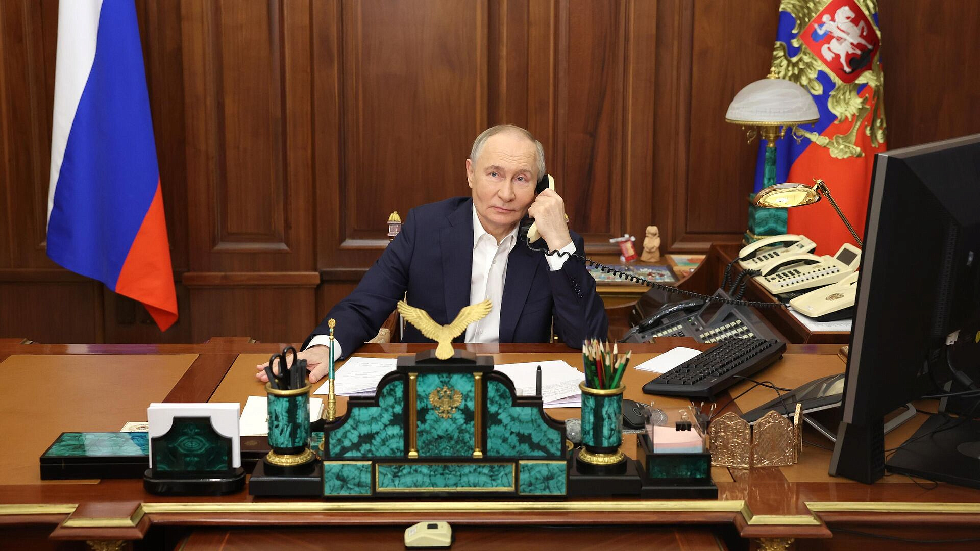 В Кремле анонсировали международный телефонный разговор Путина В Кремле анонсировали международный телефонный разговор Путина