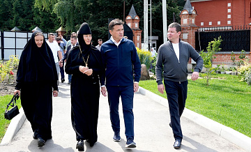 Губернатор Московской области посетил Покровский женский монастырь