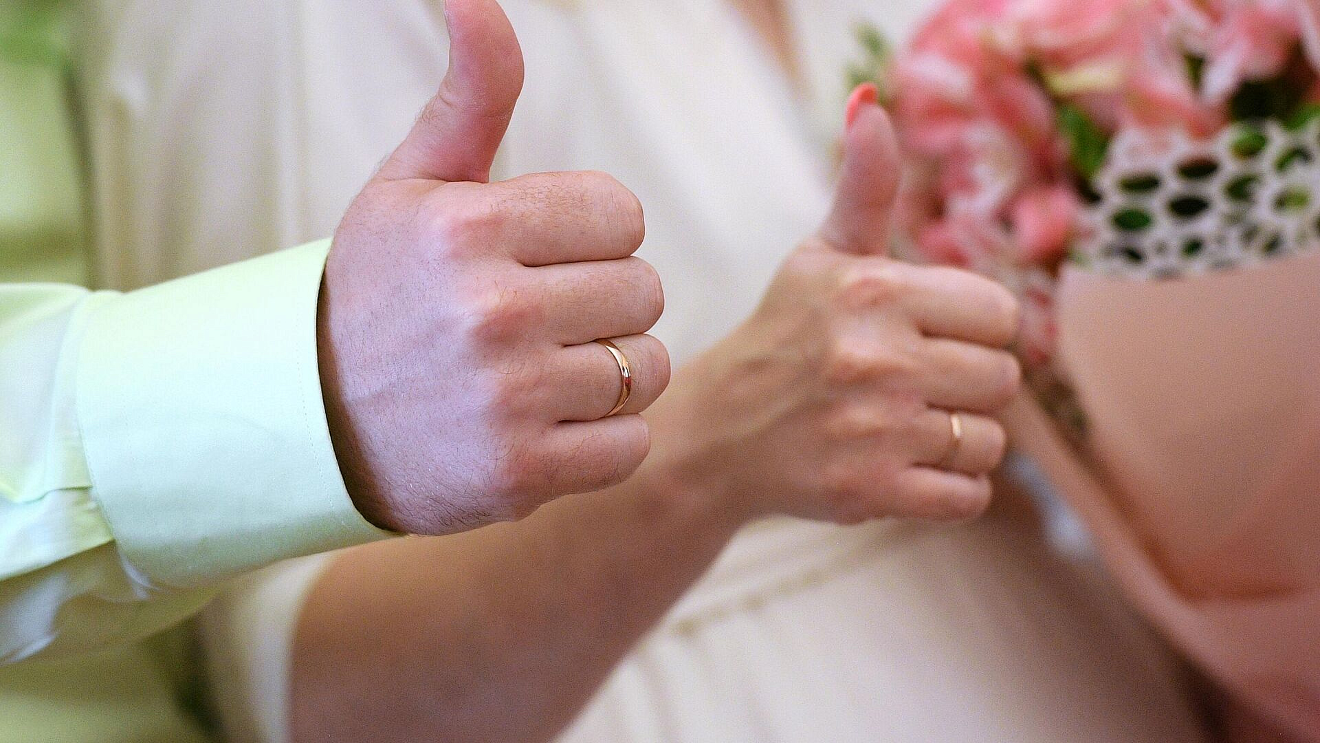 ?В Госдуму внесут проект о выплатах парам, состоящим в браке долгое время