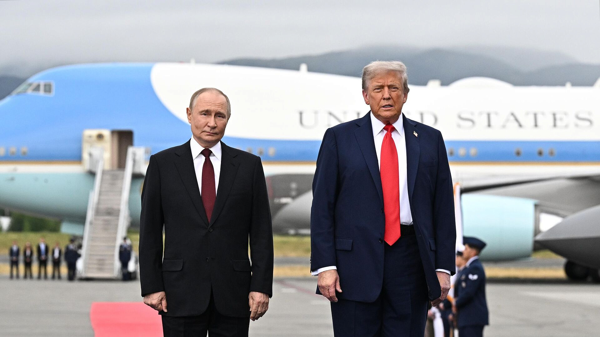 Трамп принял Путина как звездного гостя, пишет Daily Mail