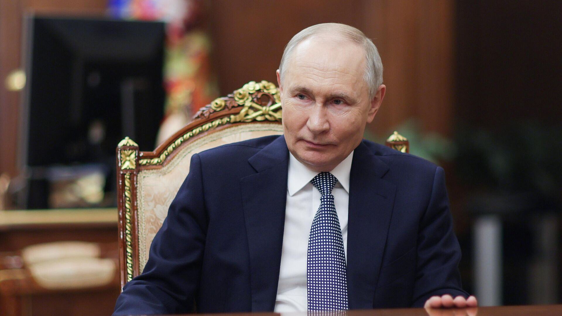 Путин посетил выставку разработок МГТУ имени Баумана Путин посетил выставку разработок МГТУ имени Баумана