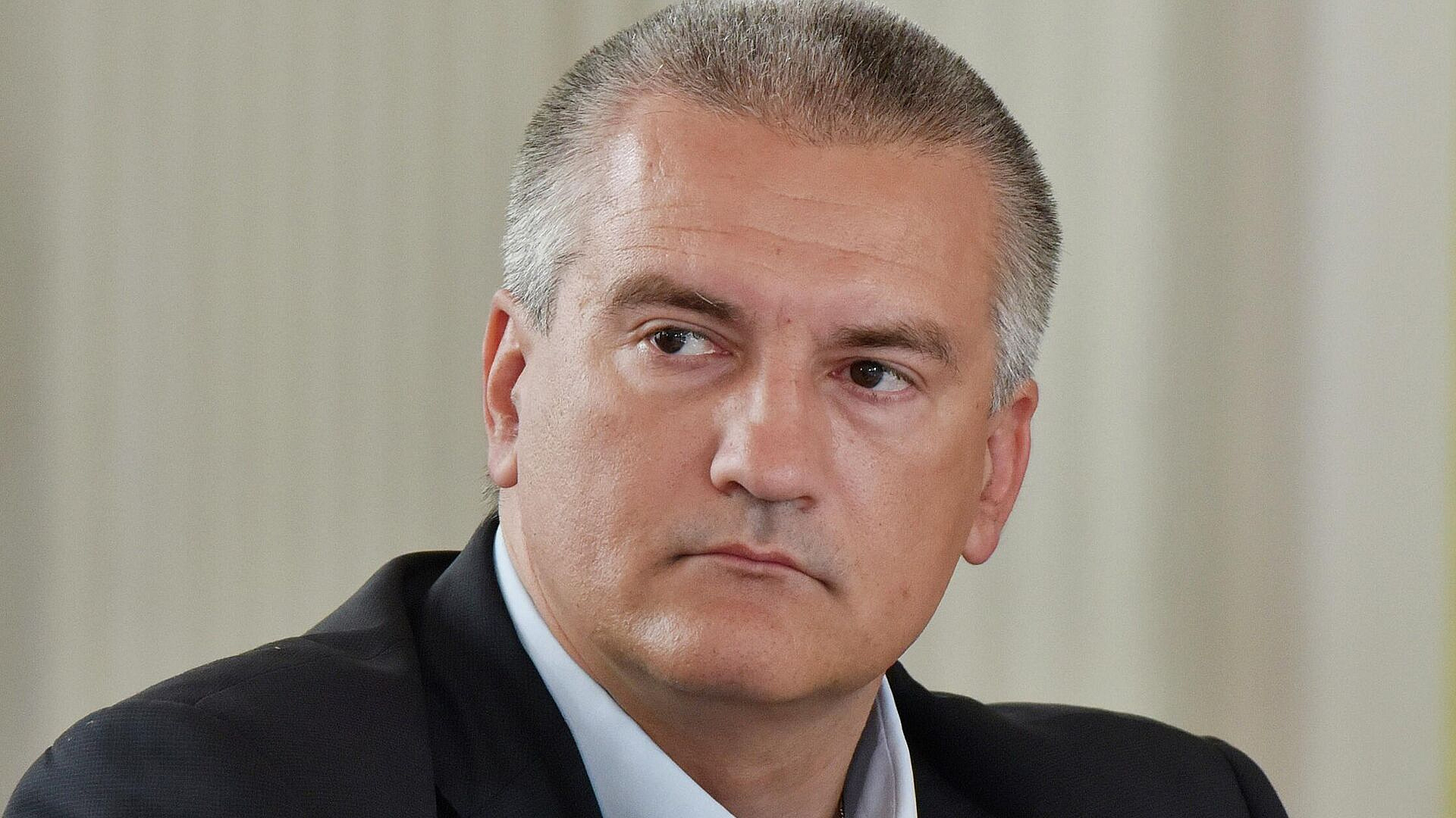Запад смирится со статусом России как сверхдержавы, заявил Аксенов Запад смирится со статусом России как сверхдержавы, заявил Аксенов