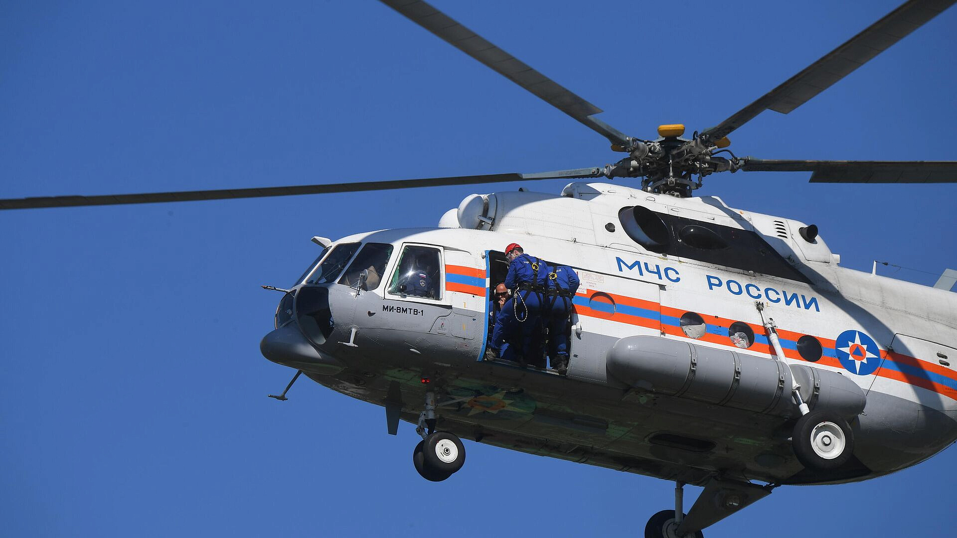 Вертолет МЧС вылетел на помощь туристам на Камчатке