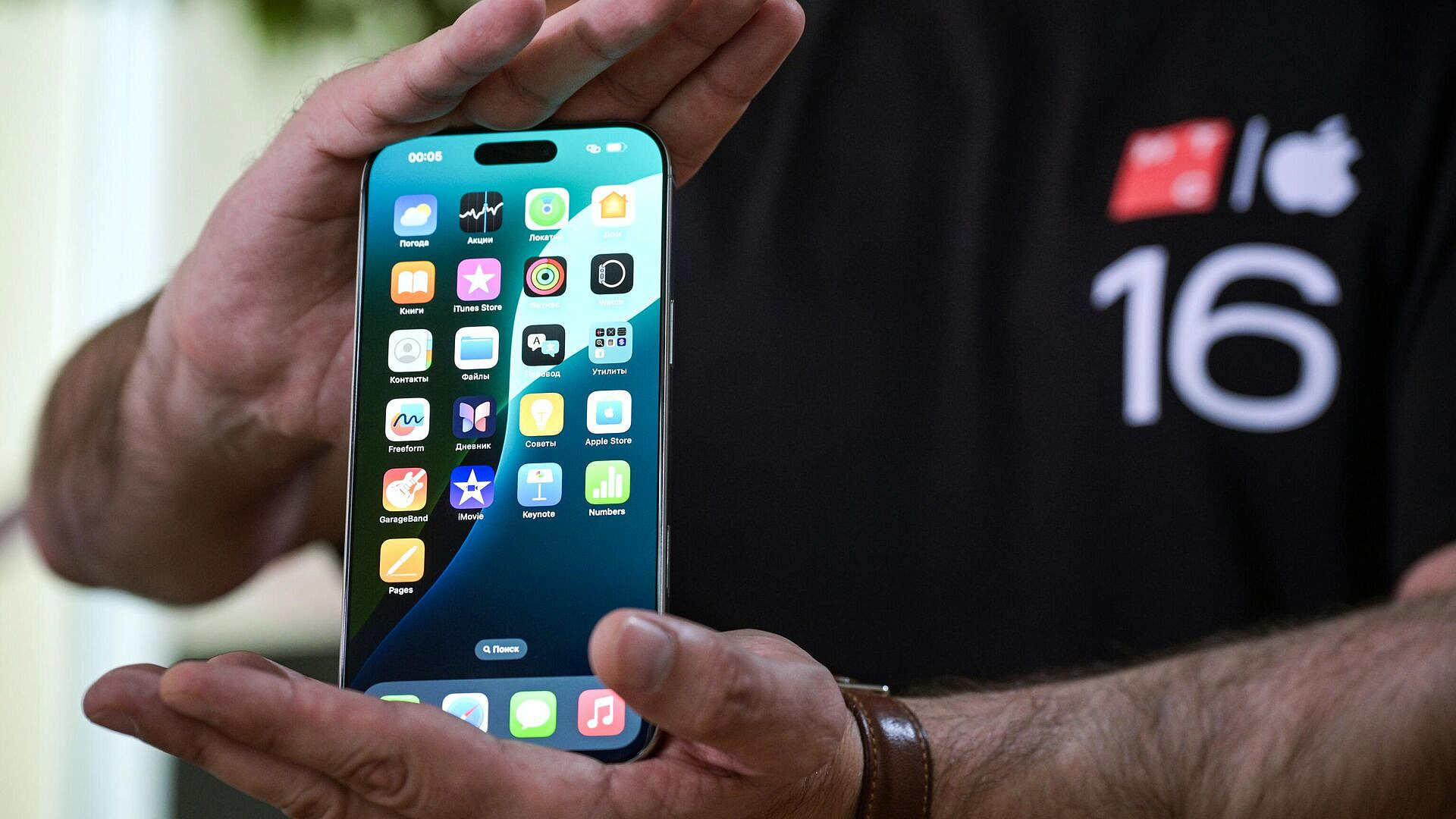 Город айфонов в Китае сокращает набор сотрудников, пишут СМИ