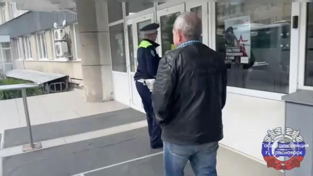 Мужчина ушел от проверки на алкоголь, уплыв по Енисею от сотрудников ГИБДД Мужчина ушел от проверки на алкоголь, уплыв по Енисею от сотрудников ГИБДД