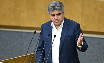 Нечаев призвал дождаться решения суда по иску к "Яблоку"