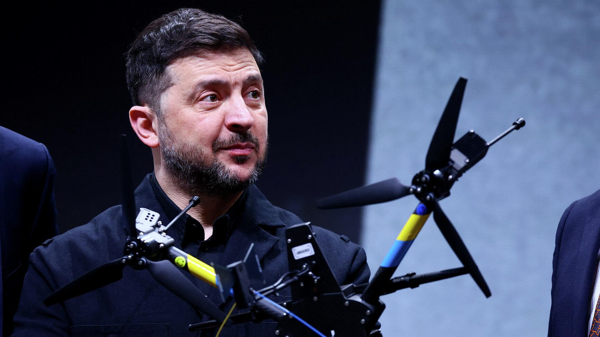 Зеленский в грубой форме отказался выводить ВСУ из Донбасса