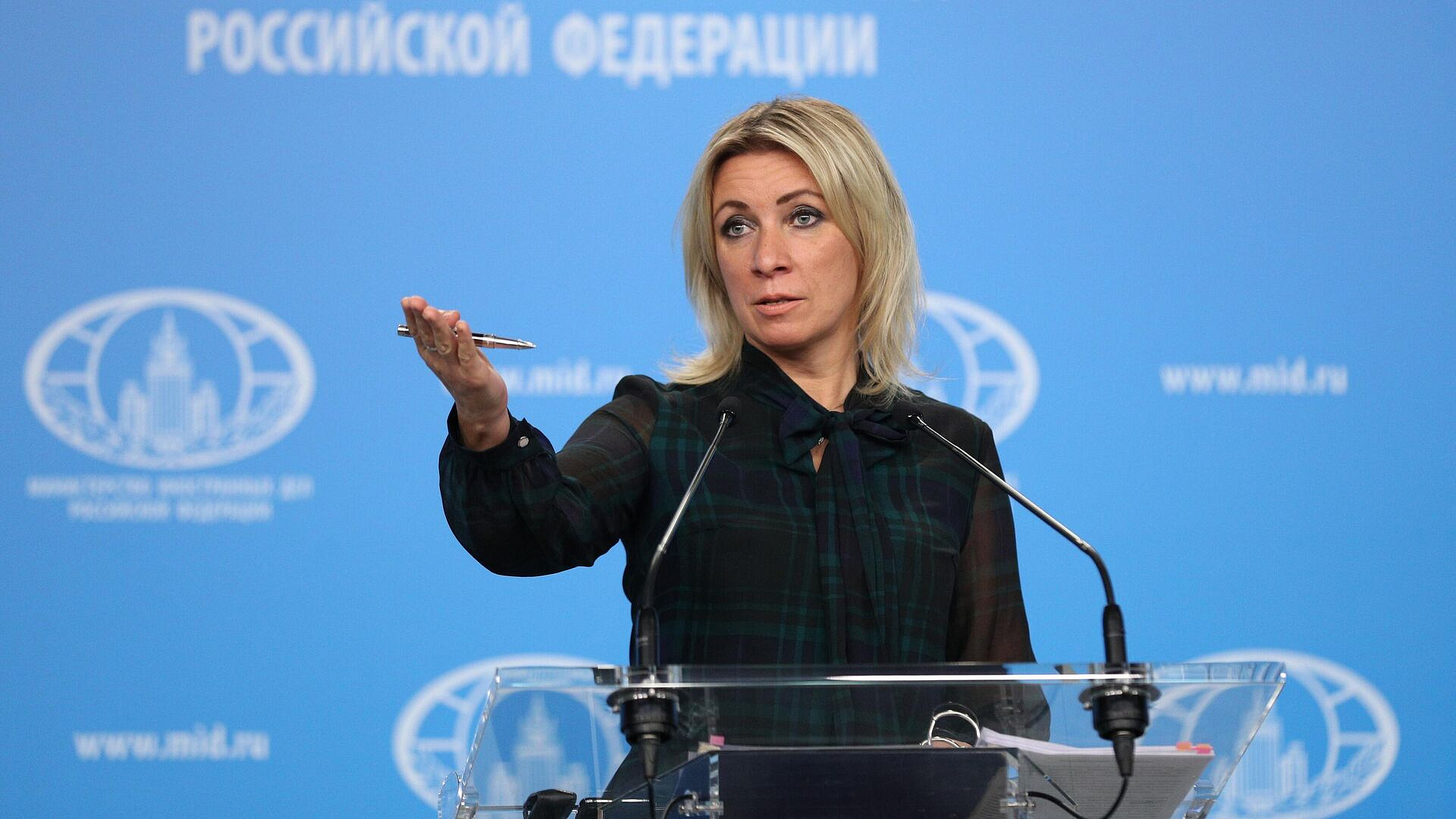 Захарова высмеяла странное поведение Зеленского в Мюнхене