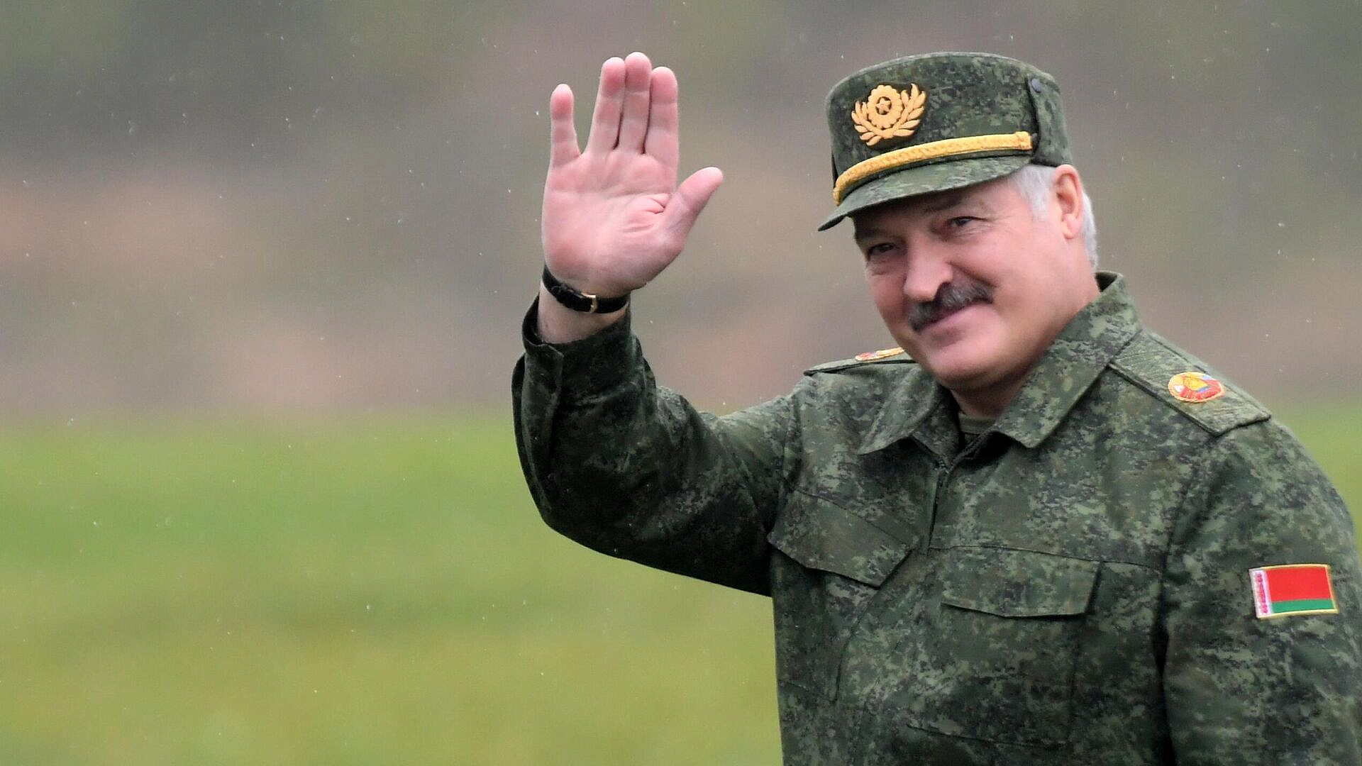 Белорусский дипломат объяснил феномен Лукашенко как "народного Батьки"