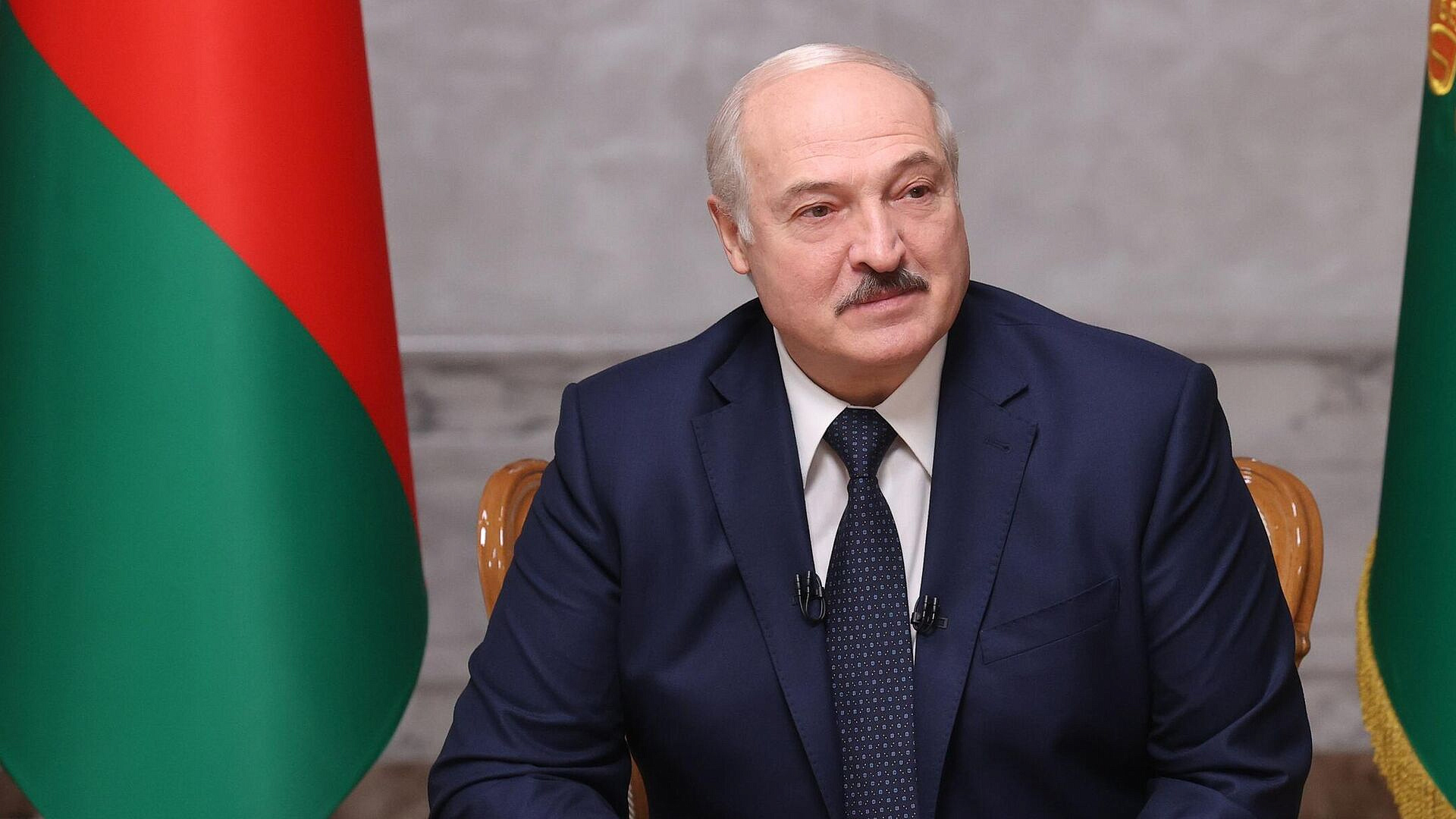 Лукашенко заявил, что хотел бы обсудить с Лавровым международную обстановку