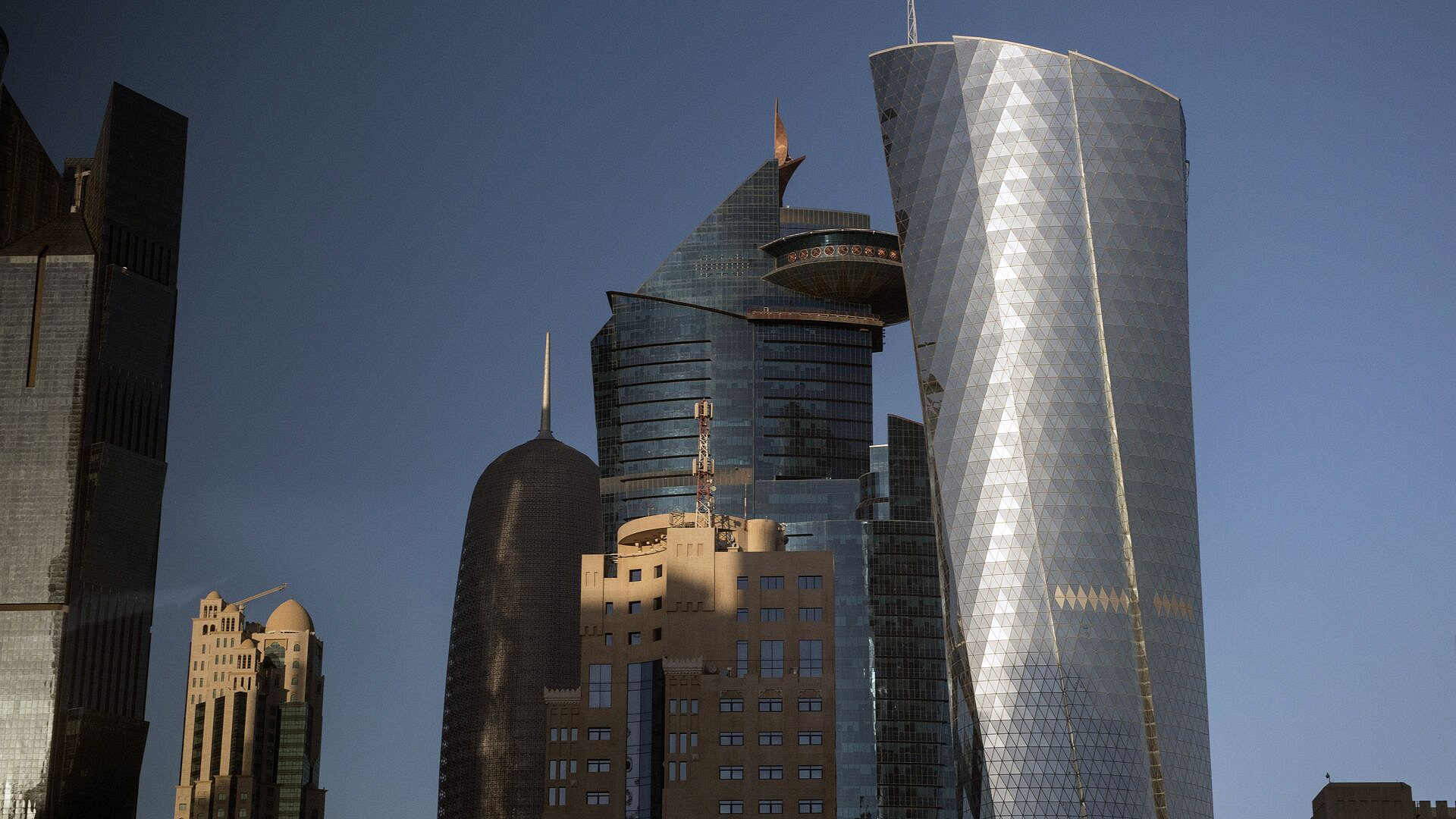 В Дохе прогремела новая серия сильных взрывов