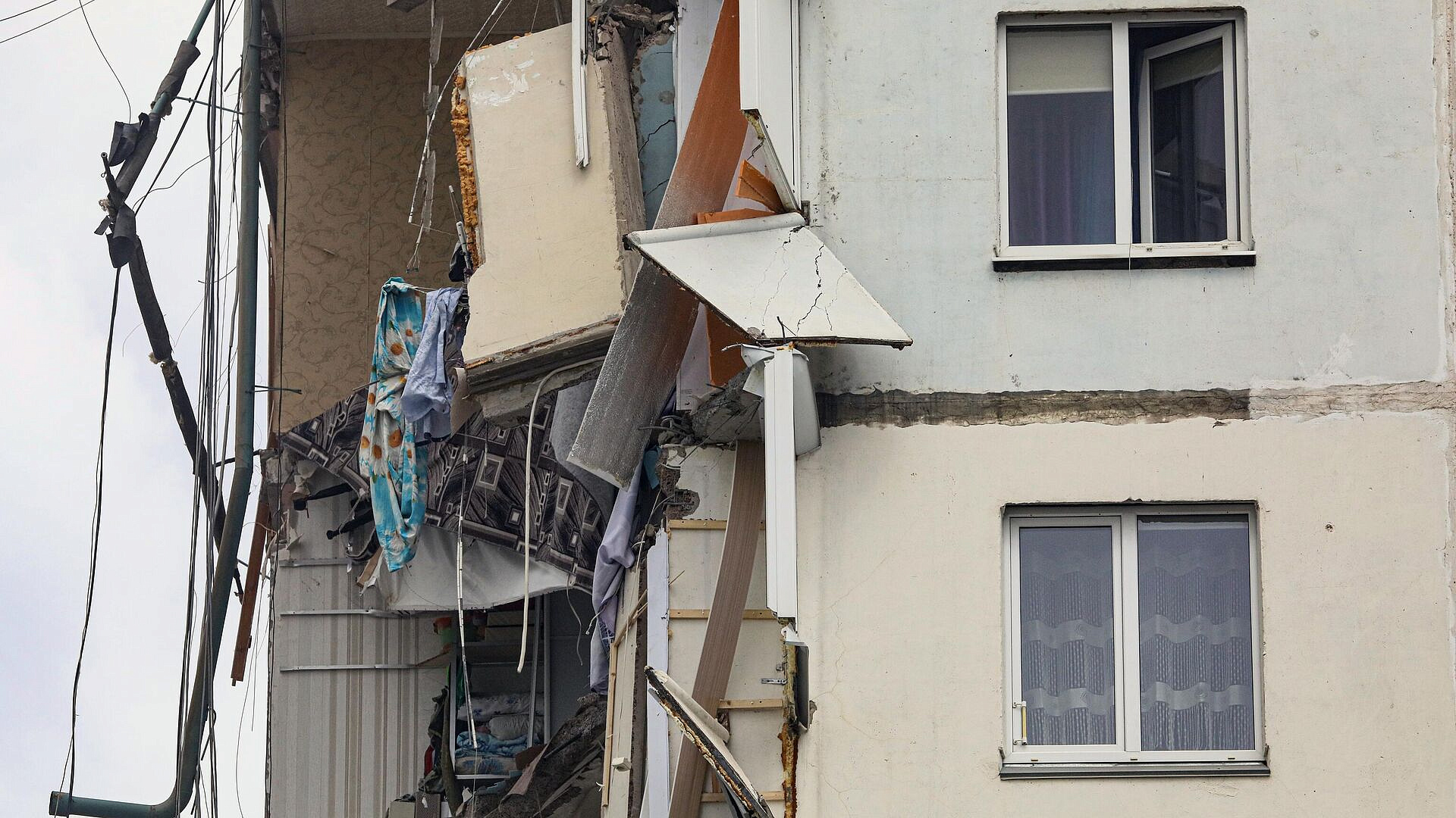 На месте разбора завалов дома в Белгороде объявили угрозу обрушения