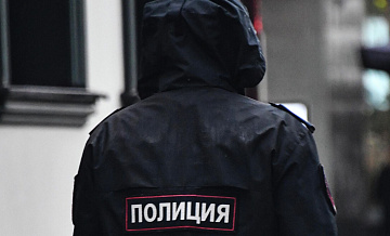 В Москве пьяный мужчина устроил погром на стойке с сувенирами в метро