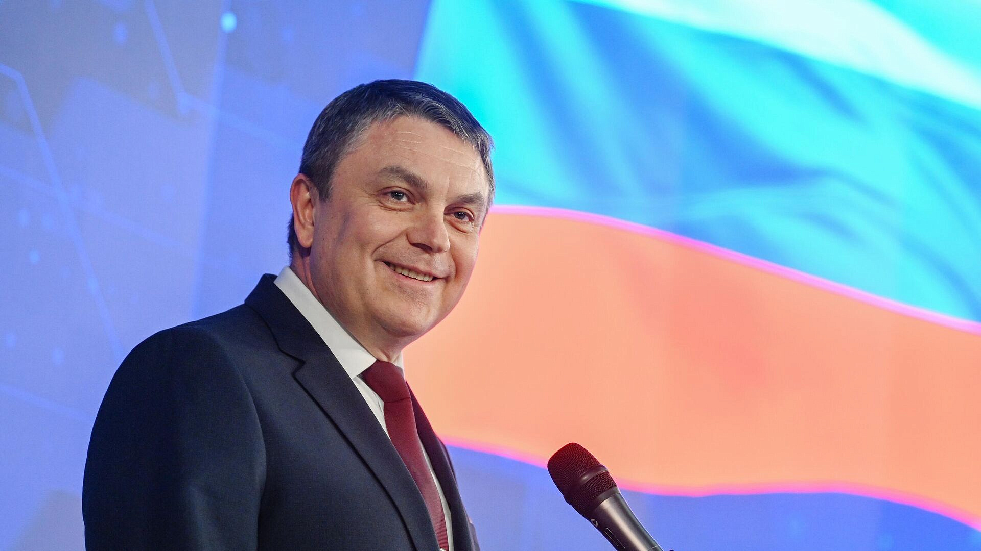 Пасечник поздравил школьников с Днем знаний