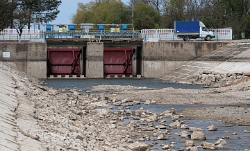 Экс-посол США призвал Украину продолжить водную блокаду Крыма