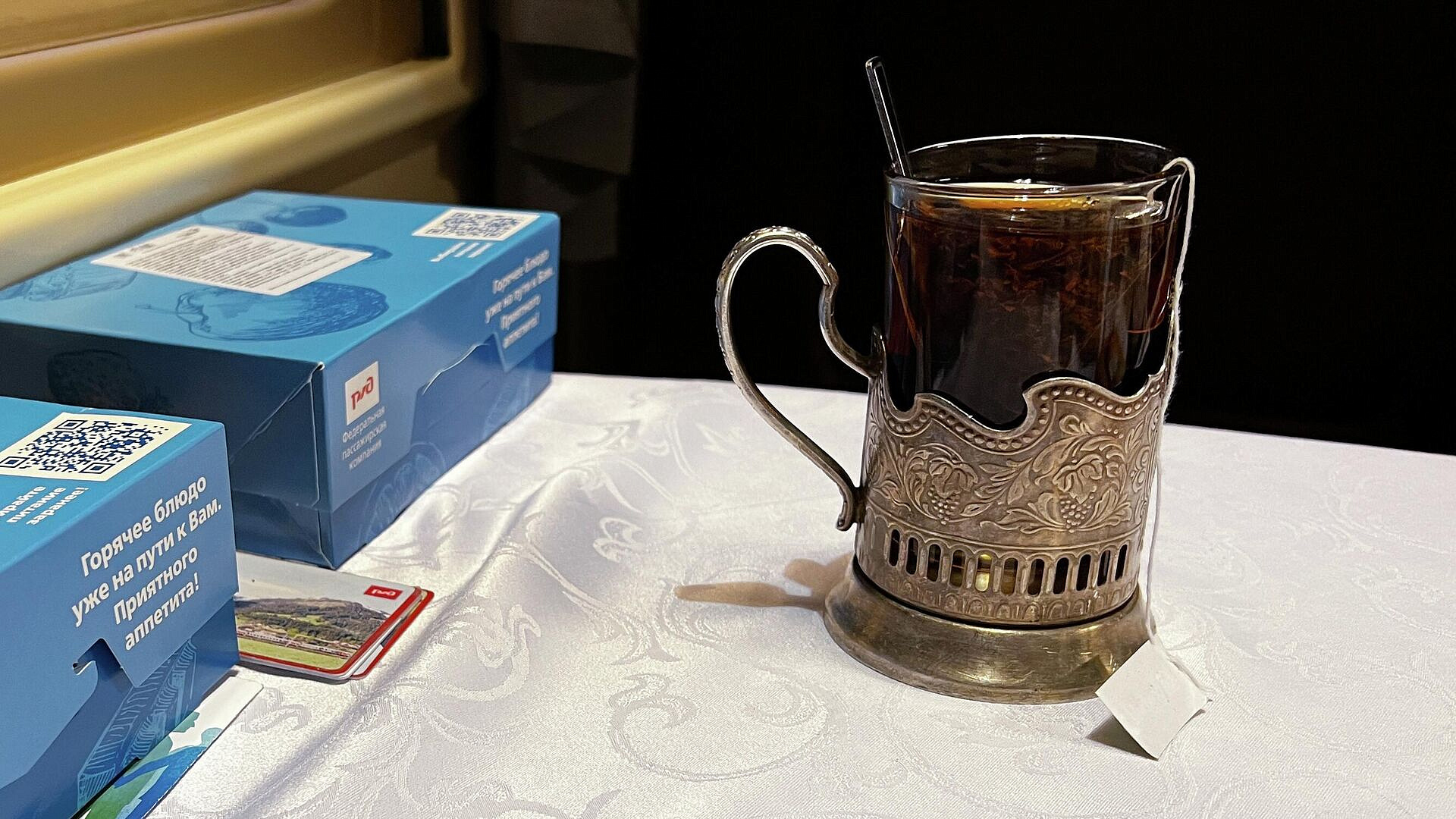 Российские подстаканники и шапки-ушанки стали хитами у покупателей в США